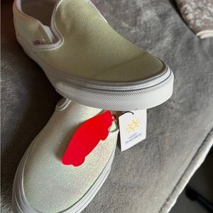 BrAnD nEw iN tHe BoX vAnS sLiP oNs